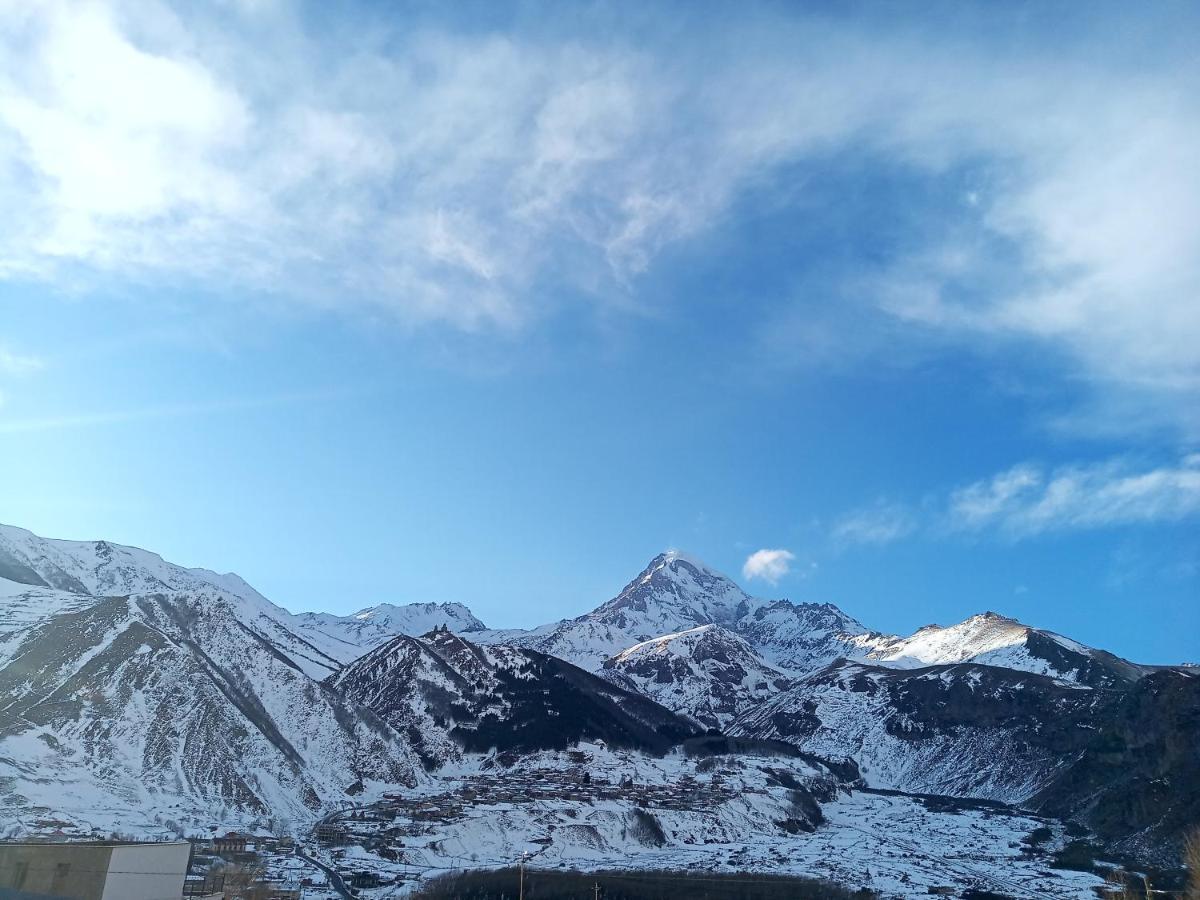 Guest House Sunset Kazbegi Eksteriør billede