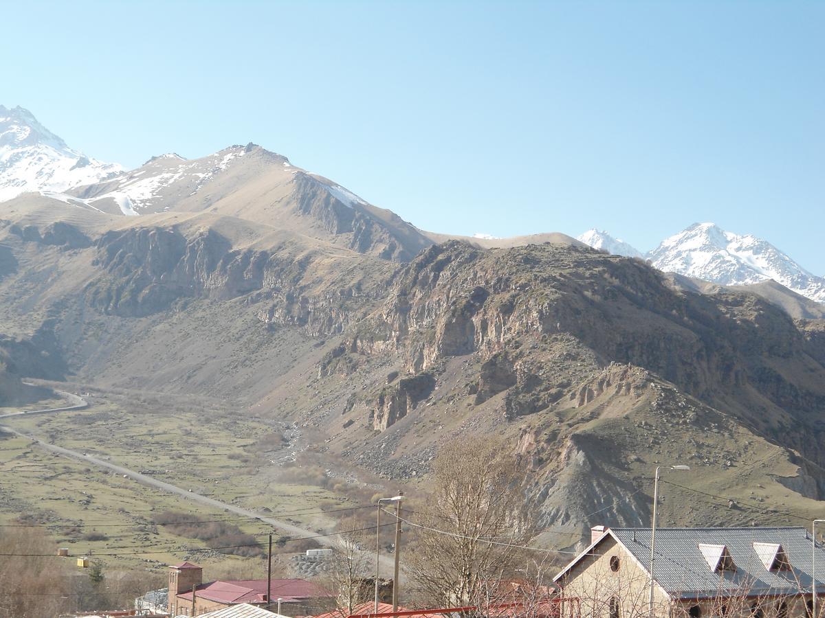 Guest House Sunset Kazbegi Eksteriør billede