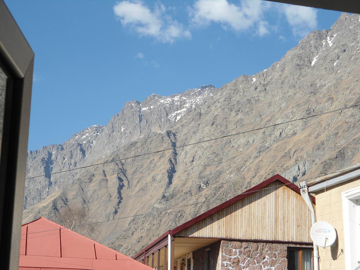 Guest House Sunset Kazbegi Eksteriør billede