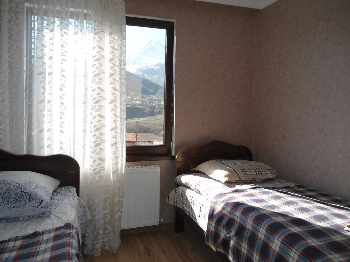 Guest House Sunset Kazbegi Eksteriør billede